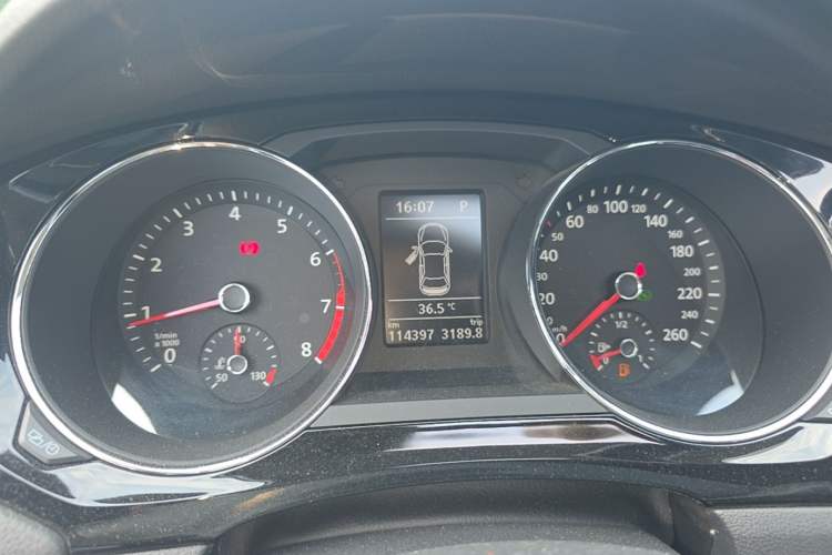 Used Volkswagen Sagitar 2017 230TSI Automatic Luxury Edition Instrument Cluster