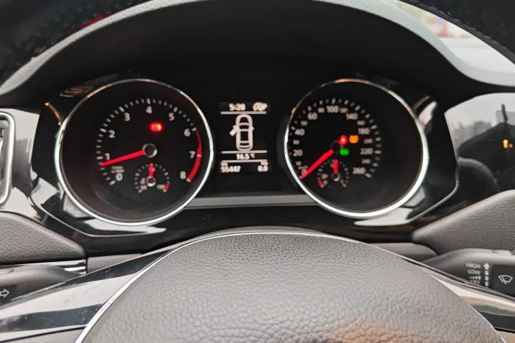 Used Volkswagen Sagitar 2017 180TSI Automatic Luxury Edition Instrument Cluster