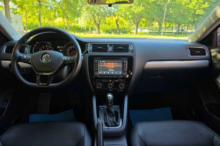Used Volkswagen Sagitar 2017 230TSI Automatic Comfort Version Interior 6