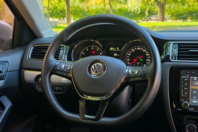 Used Volkswagen Sagitar 2017 230TSI Automatic Comfort Version Interior 9