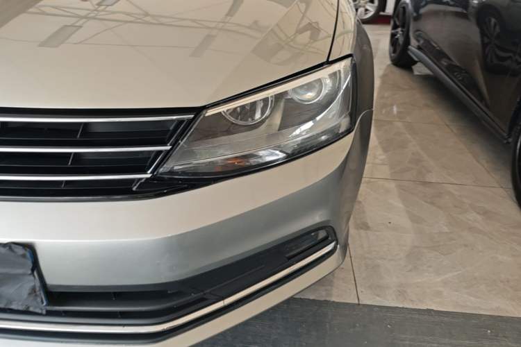 Used Volkswagen Sagitar 2017 180TSI Automatic Luxury Edition Left Front Headlight