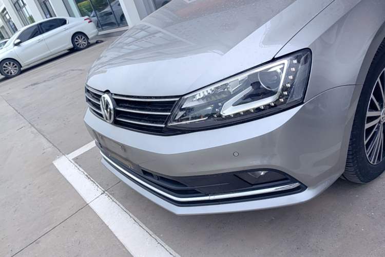 Used Volkswagen Sagitar 2017 230TSI Automatic Luxury Edition Left Front Headlight