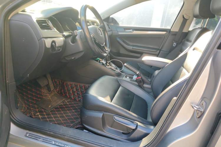 Used Volkswagen Sagitar 2017 230TSI Automatic Comfort Version Left Front Seat