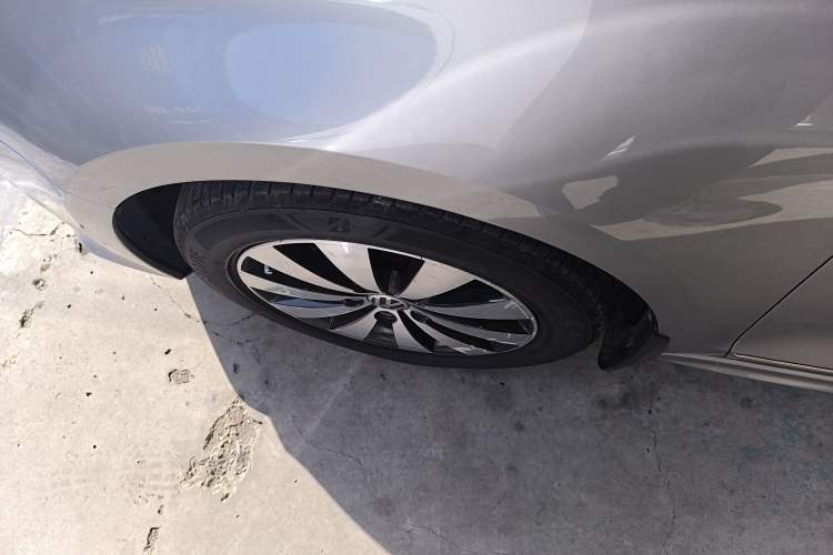 Used Volkswagen Sagitar 2017 1.6L Automatic Comfort Model Left Front Wheel Hub