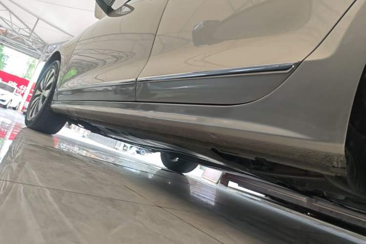 Used Volkswagen Sagitar 2017 180TSI Automatic Luxury Edition Left Side Sill