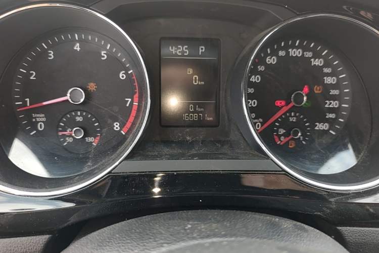 Used Volkswagen Sagitar 2017 230TSI Automatic Comfort Version Odometer Close Up