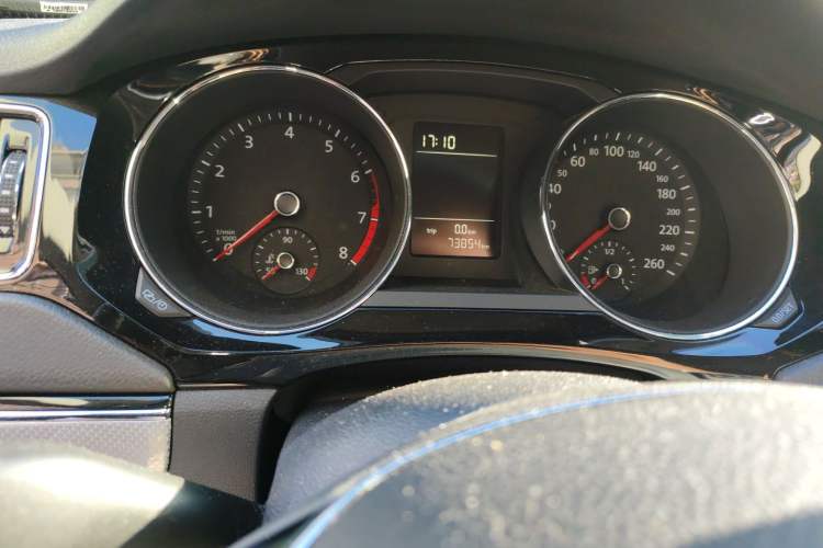 Used Volkswagen Sagitar 2017 230TSI Automatic Comfort Version Odometer Close Up