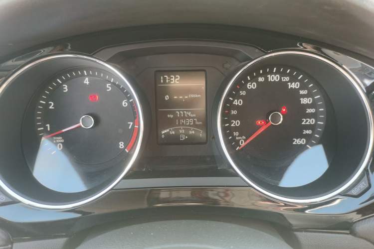 Used Volkswagen Sagitar 2017 1.6L Manual Comfort Model Odometer Close Up