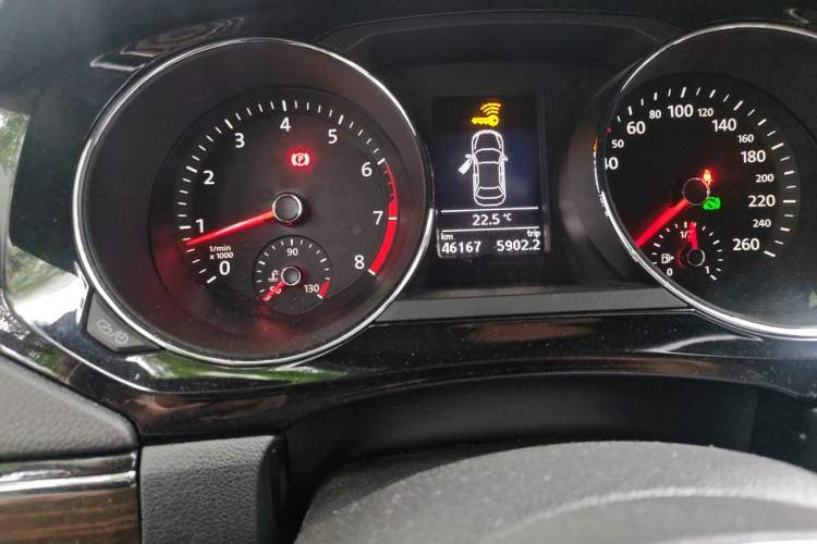 Used Volkswagen Sagitar 2017 230TSI Automatic Luxury Edition Odometer Close Up