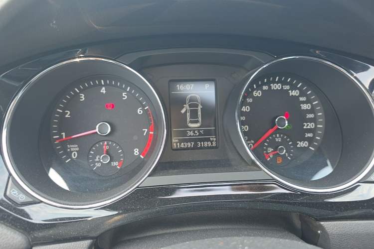 Used Volkswagen Sagitar 2017 230TSI Automatic Luxury Edition Odometer Close Up