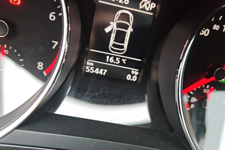 Used Volkswagen Sagitar 2017 180TSI Automatic Luxury Edition Odometer Close Up