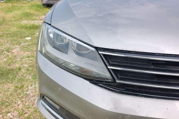 Used Volkswagen Sagitar 2017 230TSI Automatic Comfort Version Right Front Headlight