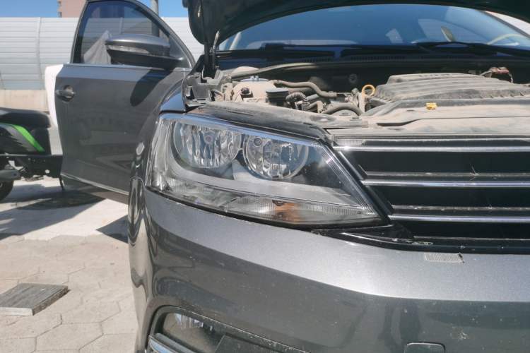 Used Volkswagen Sagitar 2017 1.6L Manual Comfort Model Right Front Headlight