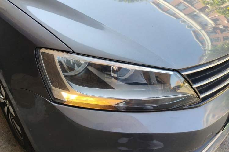 Used Volkswagen Sagitar 2017 230TSI Automatic Comfort Version Right Front Headlight