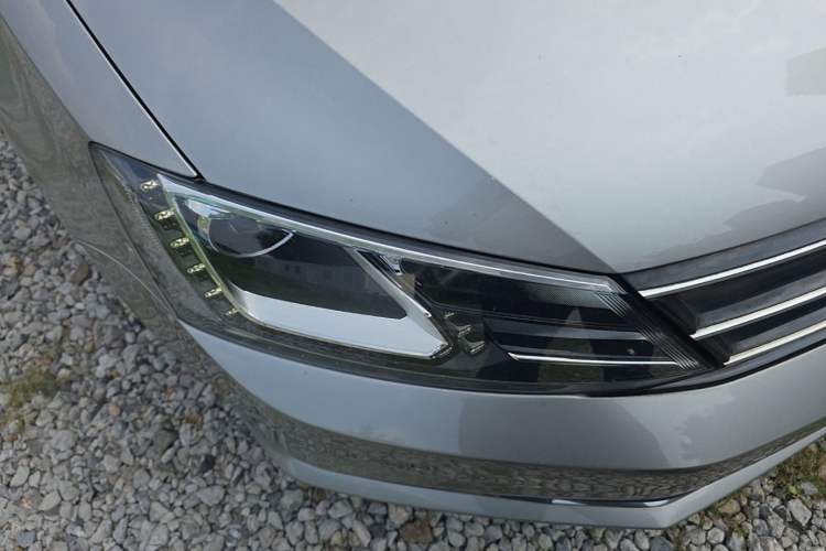 Used Volkswagen Sagitar 2017 230TSI Automatic Luxury Edition Right Front Headlight