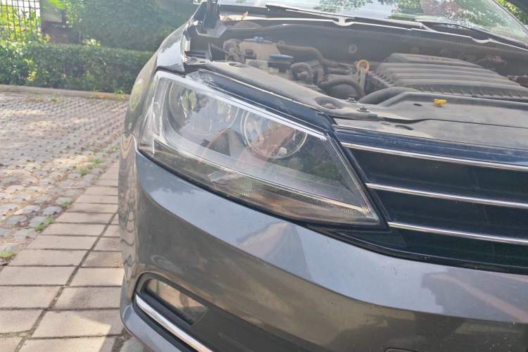 Used Volkswagen Sagitar 2017 1.6L Automatic Comfort Model Right Front Headlight