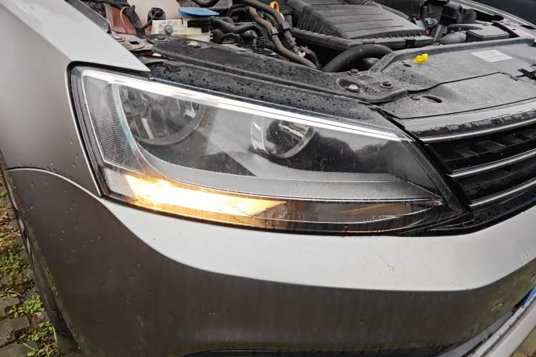 Used Volkswagen Sagitar 2017 180TSI Automatic Luxury Edition Right Front Headlight