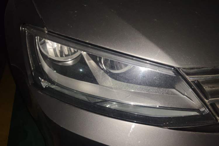 Used Volkswagen Sagitar 2017 230TSI Automatic Comfort Version Right Front Headlight