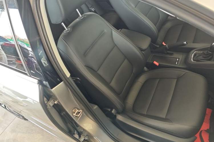 Used Volkswagen Sagitar 2017 180TSI Automatic Luxury Edition Right Front Seat