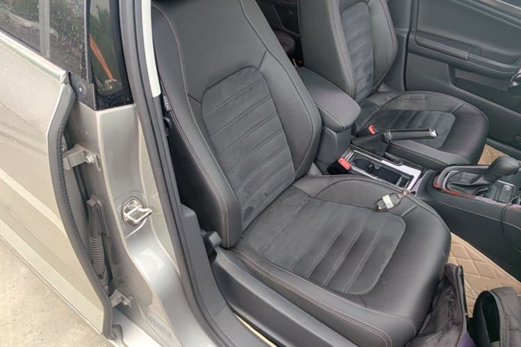 Used Volkswagen Sagitar 2017 230TSI Automatic Luxury Edition Right Front Seat