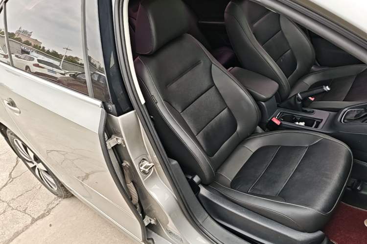 Used Volkswagen Sagitar 2017 1.6L Automatic Comfort Model Right Front Seat
