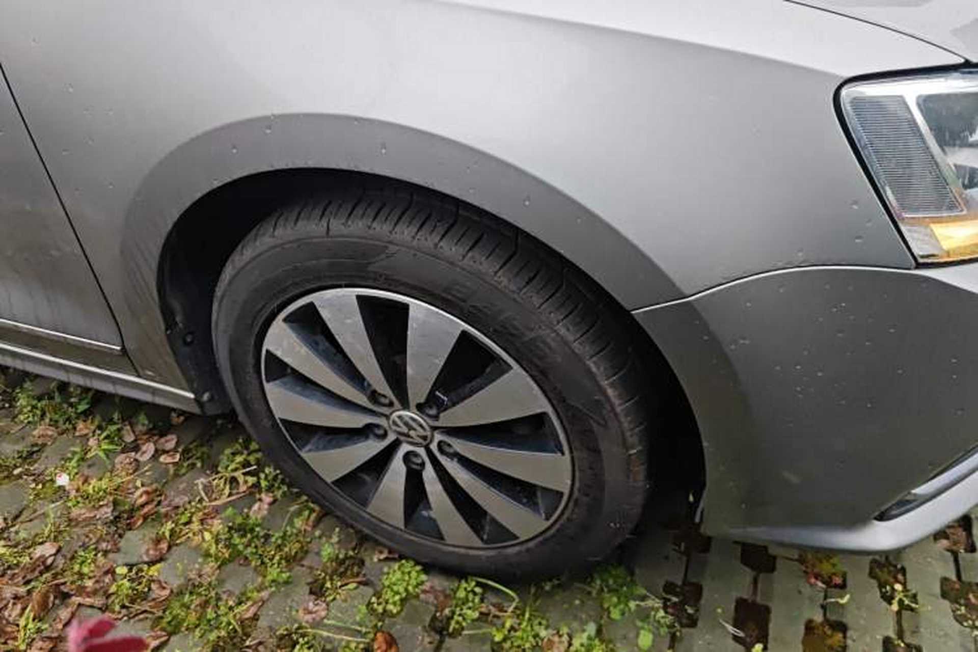 Used Volkswagen Sagitar 2017 180TSI Automatic Luxury Edition Right Front Wheel Hub
