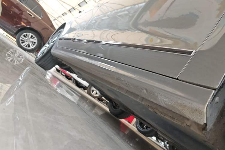 Used Volkswagen Sagitar 2017 180TSI Automatic Luxury Edition Right Side Sill