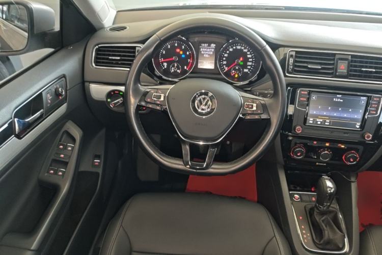 Used Volkswagen Sagitar 2017 180TSI Automatic Luxury Edition Steering Wheel