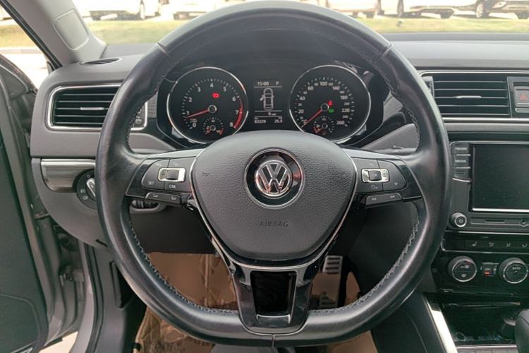 Used Volkswagen Sagitar 2017 230TSI Automatic Luxury Edition Steering Wheel
