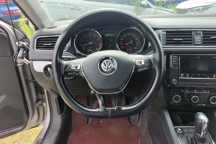 Used Volkswagen Sagitar 2017 230TSI Automatic Comfort Version Steering Wheel