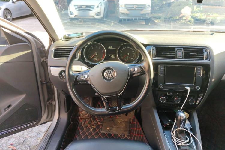 Used Volkswagen Sagitar 2017 230TSI Automatic Comfort Version Steering Wheel