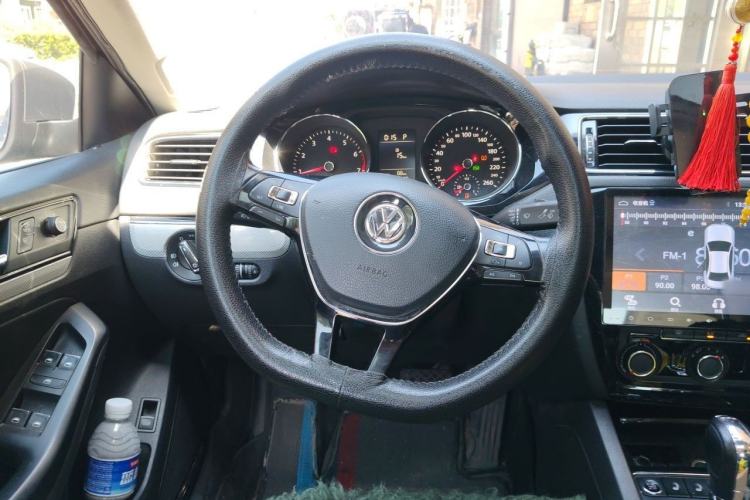 Used Volkswagen Sagitar 2017 230TSI Automatic Comfort Version Steering Wheel
