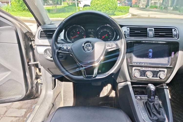 Used Volkswagen Sagitar 2017 1.6L Automatic Comfort Model Steering Wheel