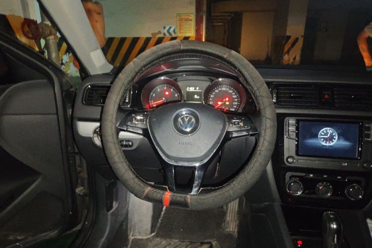 Used Volkswagen Sagitar 2017 230TSI Automatic Comfort Version Steering Wheel