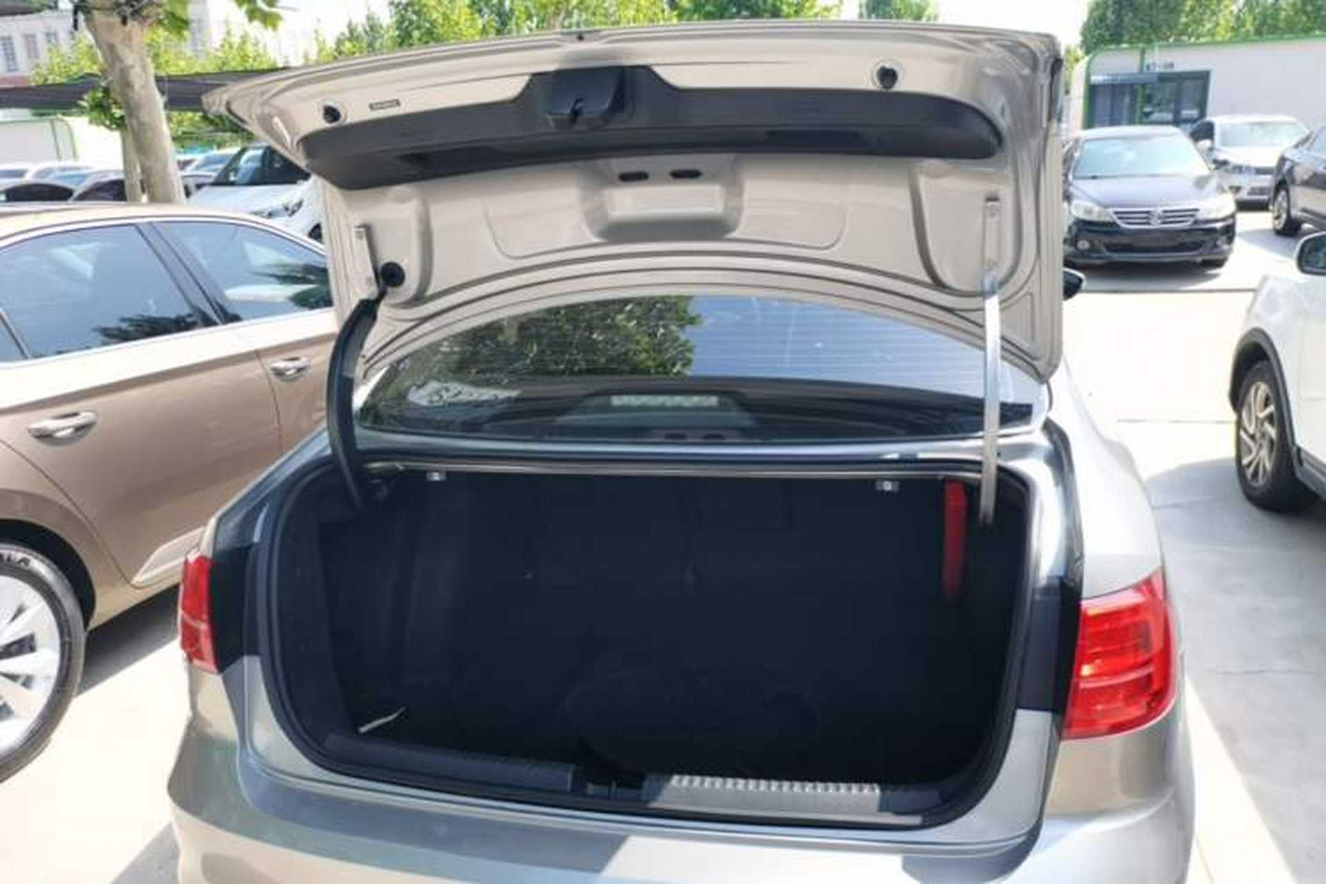 Used Volkswagen Sagitar 2017 1.6L Manual Comfort Model Trunk