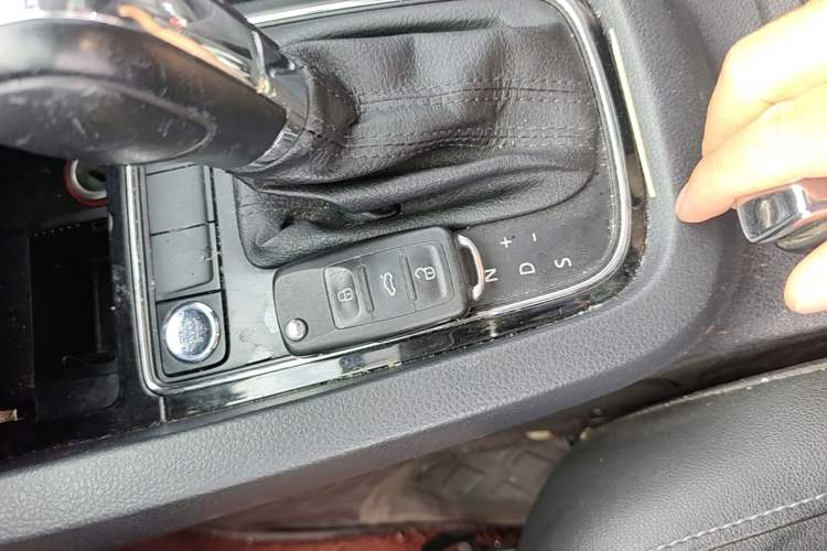 Used Volkswagen Sagitar 2017 230TSI Automatic Comfort Version Vehicle Key