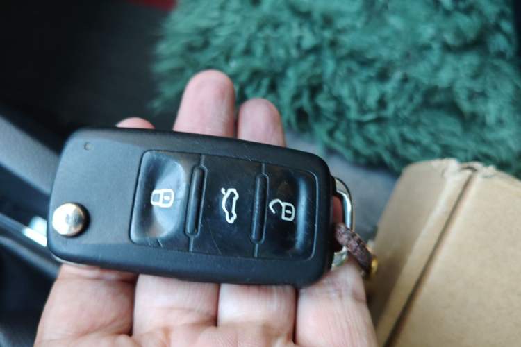 Used Volkswagen Sagitar 2017 230TSI Automatic Comfort Version Vehicle Key