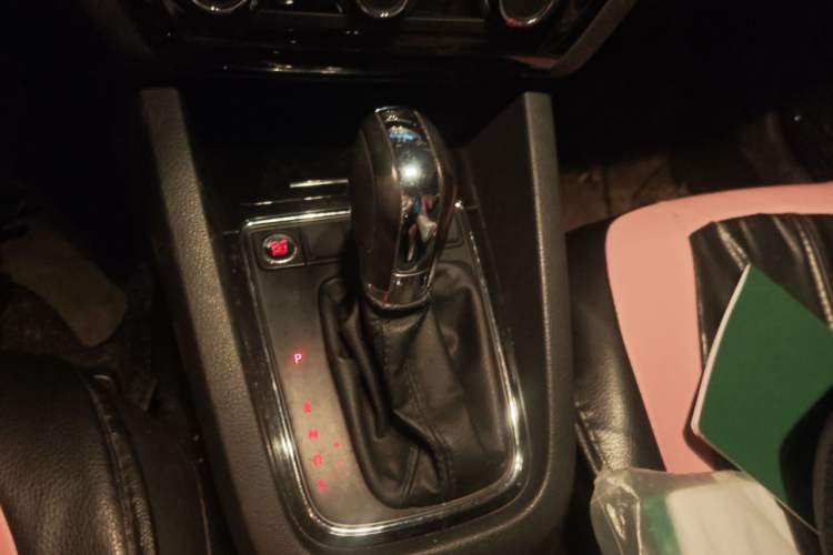 Used Volkswagen Sagitar 2017 1.6L Automatic Comfort Model Gear Lever