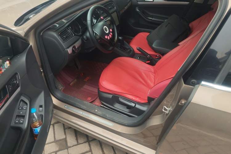 Used Volkswagen Sagitar 2017 180TSI Automatic Luxury Edition Driver Seat