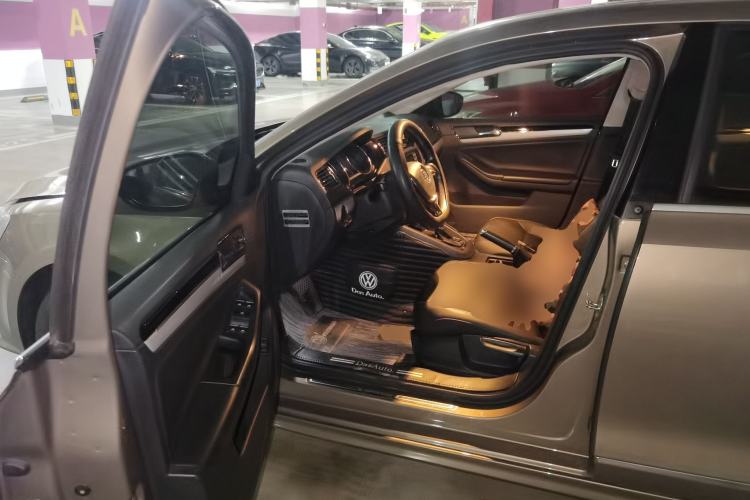 Used Volkswagen Sagitar 2017 230TSI Automatic Comfort Version Driver Seat
