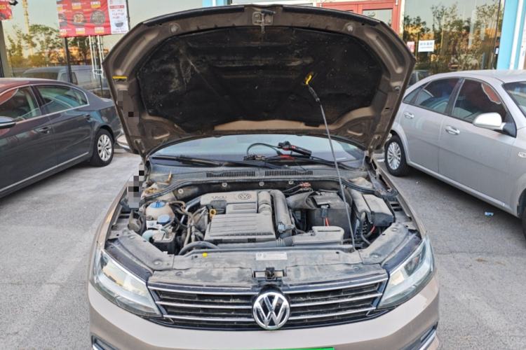 Used Volkswagen Sagitar 2017 180TSI Automatic Luxury Edition Engine Bay