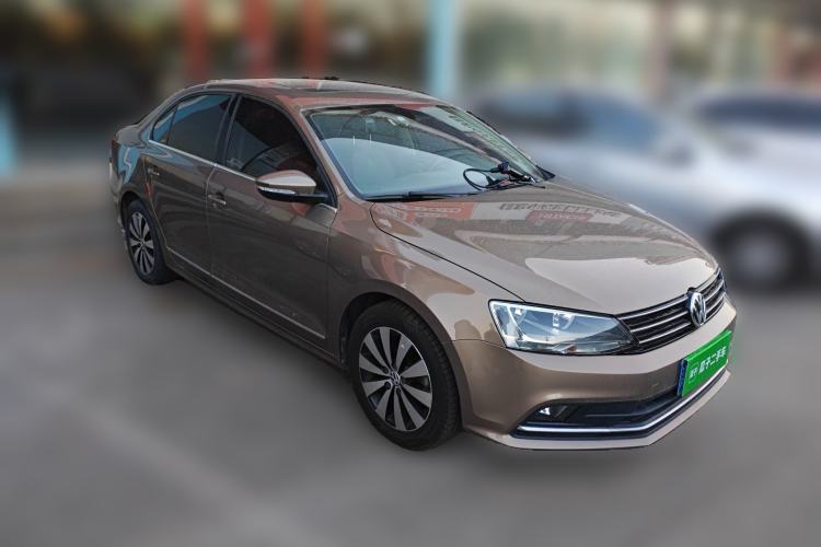 Used Volkswagen Sagitar 2017 180TSI Automatic Luxury Edition Front Right 45 Deg