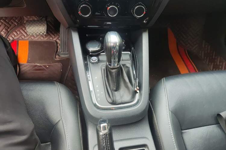 Used Volkswagen Sagitar 2017 1.6L Automatic Comfort Model Gear Lever