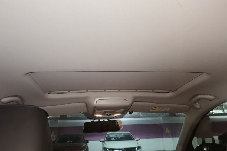 Used Volkswagen Sagitar 2017 230TSI Automatic Comfort Version Headliner