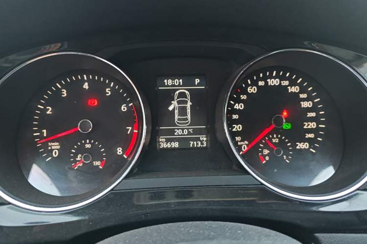 Used Volkswagen Sagitar 2017 180TSI Automatic Luxury Edition Instrument Cluster