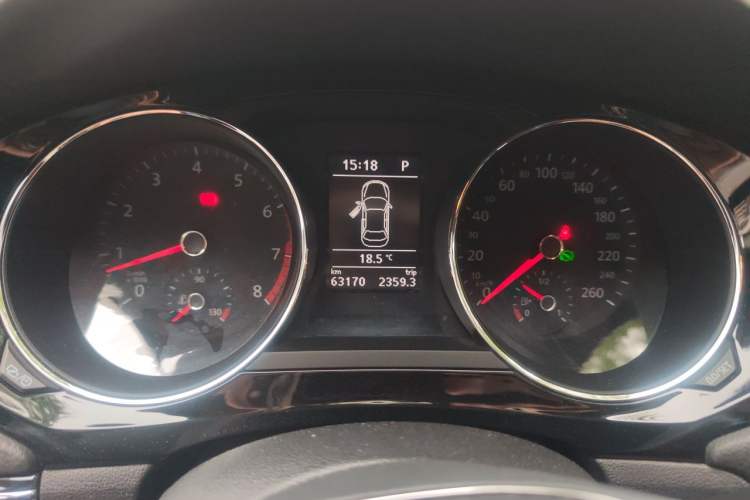 Used Volkswagen Sagitar 2017 180TSI Automatic Luxury Edition Instrument Cluster