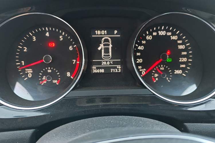 Used Volkswagen Sagitar 2017 180TSI Automatic Luxury Edition Odometer Close Up