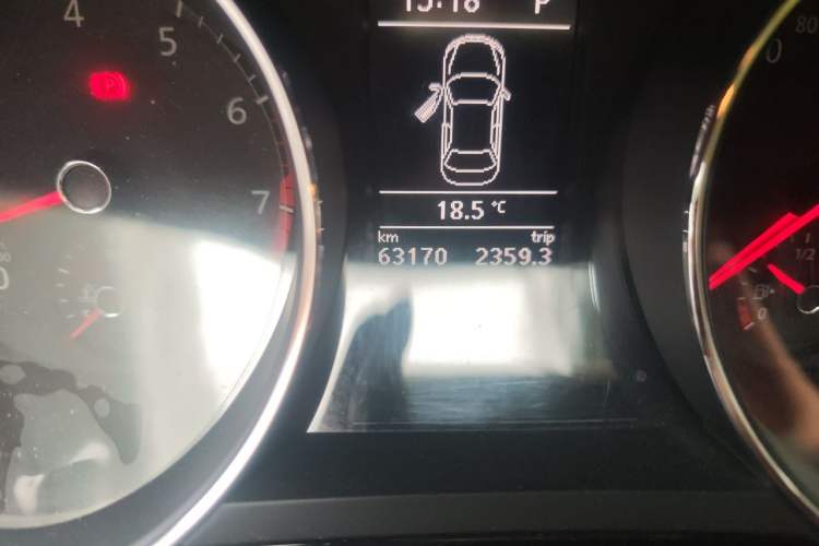 Used Volkswagen Sagitar 2017 180TSI Automatic Luxury Edition Odometer Close Up