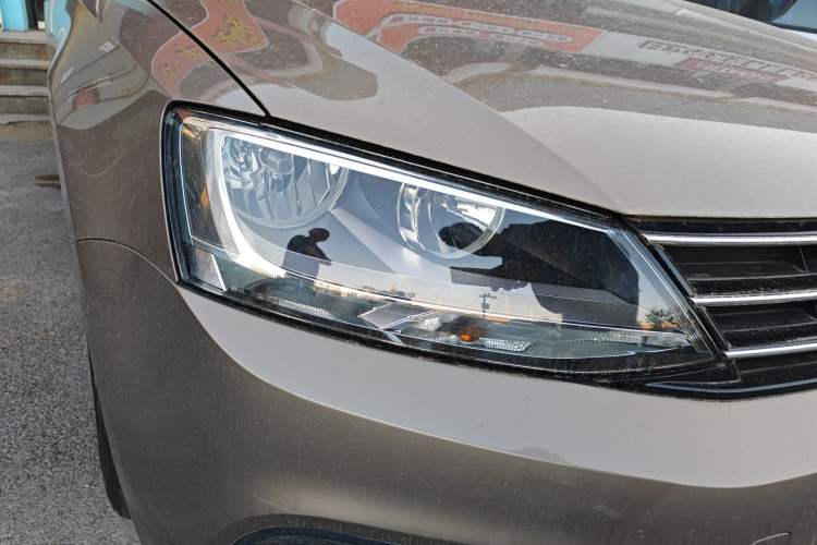 Used Volkswagen Sagitar 2017 180TSI Automatic Luxury Edition Right Front Headlight
