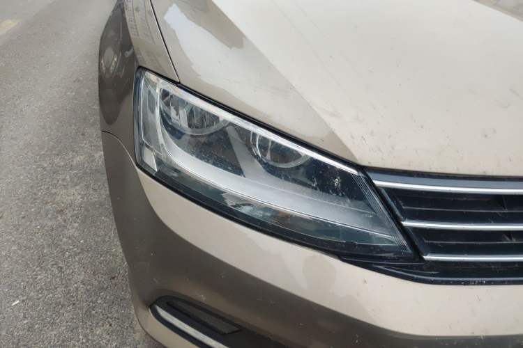Used Volkswagen Sagitar 2017 1.6L Automatic Comfort Model Right Front Headlight